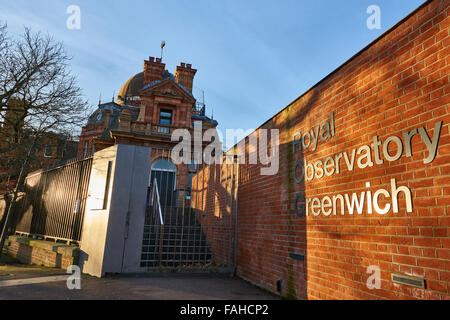 LONDON, Regno Unito - 28 dicembre: ingresso all'Osservatorio Reale di Greenwich, accanto alla linea meridiana. Dicembre 28, 2015 a Londra. Foto Stock