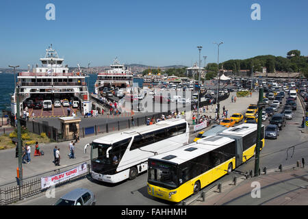 ISTANBUL - Turchia, maggio, 18,2013. Persone in daily rush di Istanbul a maggio, 25, 2013. Eminonu uno dei più affollati del distretto di Foto Stock