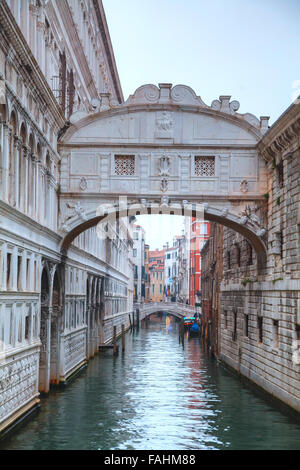 Ponte dei Sospiri a Venezia, Italia al sunrise Foto Stock