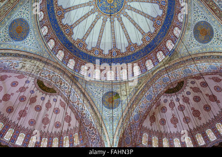 Vista interna della Moschea Blu, Sultanahmet, Istanbul, Turchia Foto Stock