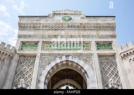 Cancello principale dell'Università di Istanbul in Beyazit quartiere di Istanbul, Turchia Foto Stock