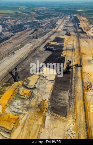 Vista aerea, lignite, marrone coal mining Inden vicino a Jülich, benna escavatori gommati, escavatori di lignite e carbone, Inden, Basso Reno Foto Stock