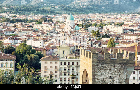 Grande Sinagoga e San Niccolo in Firenze, Toscana, Italia. Il patrimonio culturale. Scena urbana. Foto Stock