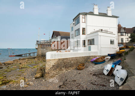 Buildngs e case sulla spiaggia a Seaview Isle of Wight REGNO UNITO Foto Stock