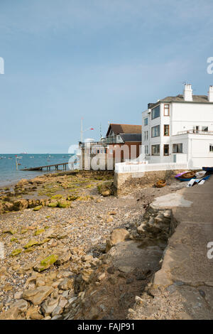 Buildngs e case sulla spiaggia a Seaview Isle of Wight REGNO UNITO Foto Stock