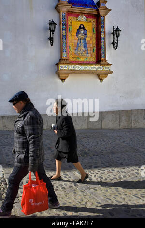 Fray Felix square,facciata della chiesa di Santa Cruz,populo trimestre.Cádiz, Andalucía, Spagna Foto Stock