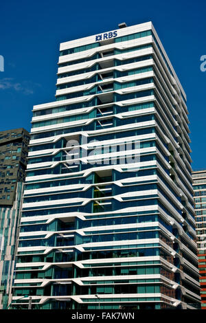 Alto e moderno edificio di Mahler4 sezione di Zuidas, il nuovo quartiere finanziario e commerciale. Architettura moderna. Amsterdam, Paesi Bassi Foto Stock