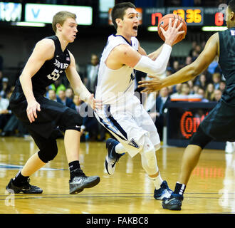 Villanova, Pennsylvania, USA. 31 Dic, 2015. Dicembre 31, 2015 : Villanova's Ryan Arcidiacono rigidi per il cestello durante il NCAA basketball match tra il Saverio Moschettieri e Villanova Wildcats presso il padiglione a Villanova, Pensilvania il 31 dicembre 2015. Scott Serio/ESW/CSM/Alamy Live News Foto Stock