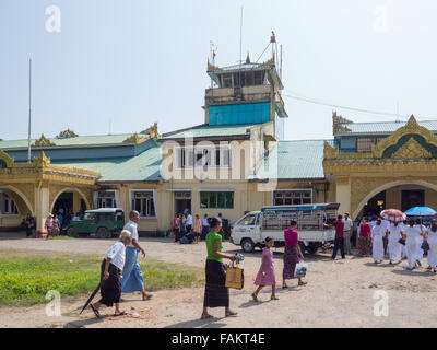L' edificio del terminal presso l'aeroporto di Sittwe, la capitale di Stato di Rakhine in Myanmar Occidentale. Foto Stock
