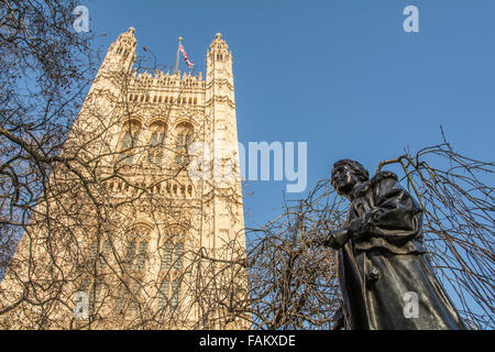 Statua di Emmeline Pankhurst fuori dal Parlamento di Westminster, Londra, Inghilterra, Regno Unito Foto Stock