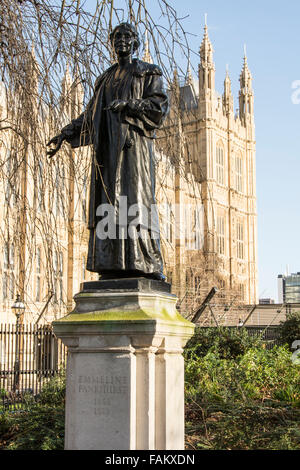 Statua di Emmeline Pankhurst fuori dal Parlamento a Westminster, Londra, Regno Unito Foto Stock