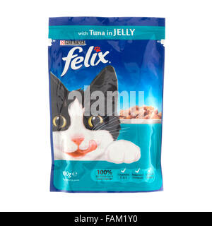 Felix tonno alimento di gatto su sfondo bianco Foto Stock