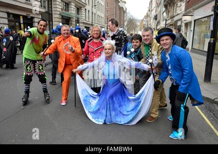 Londra, Regno Unito. Il 1 di gennaio 2016. News anni parata del giorno da Piccadilly a Piazza del Parlamento. Credito: PjrNews/Alamy Live News Foto Stock