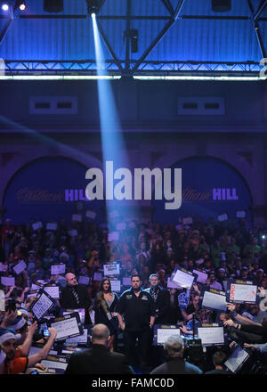 Alexandra Palace di Londra, Regno Unito. 01 gen 2016. William Hill PDC Mondiale Campionato di freccette. Alan Norris si prepara ad entrare nella fase © Azione Sport Plus/Alamy Live News Foto Stock