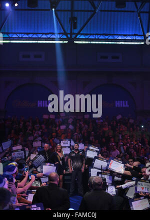 Alexandra Palace di Londra, Regno Unito. 01 gen 2016. William Hill PDC Mondiale Campionato di freccette. Jelle Klaasen si prepara ad entrare nella fase © Azione Sport Plus/Alamy Live News Foto Stock