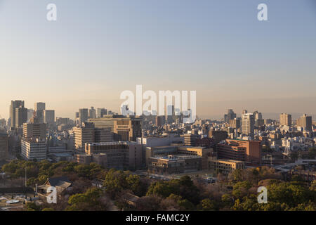 Fotografia di Osaka skyline presi dal castello. Foto Stock