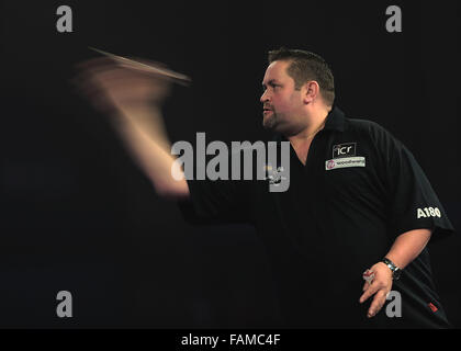 Alexandra Palace di Londra, Regno Unito. 01 gen 2016. William Hill PDC Mondiale Campionato di freccette. Alan Norris getta © Azione Sport Plus/Alamy Live News Foto Stock