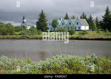 La chiesa e le case, Thingvellir, Hvalfjörour, Islanda Foto Stock