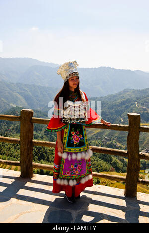 Jinkeng (Dazhai) Red Yao campi terrazzati,zona circostante,terrazze di riso raccolti Zhuang e Yao villaggi,Longsheng,Guangxi,Cina Foto Stock