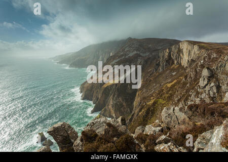 Slieve League scogliere vicino a Carrick nella contea di Donegal, Irlanda. Foto Stock