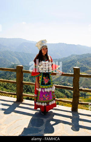 Jinkeng (Dazhai) Red Yao campi terrazzati,zona circostante,terrazze di riso raccolti Zhuang e Yao villaggi,Longsheng,Guangxi,Cina Foto Stock