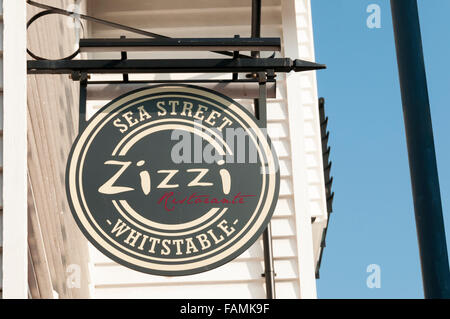 Segno di una Zizzi ristorante italiano a Whitstable Kent. Foto Stock