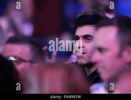 Alexandra Palace di Londra, Regno Unito. 01 gen 2016. William Hill PDC Mondiale Campionato di freccette. Snooker star Ronnie O'Sullivan orologi sul credito: Azione Plus sport/Alamy Live News Foto Stock