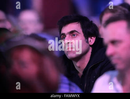 Alexandra Palace di Londra, Regno Unito. 01 gen 2016. William Hill PDC Mondiale Campionato di freccette. Snooker star Ronnie O'Sullivan orologi sul credito: Azione Plus sport/Alamy Live News Foto Stock