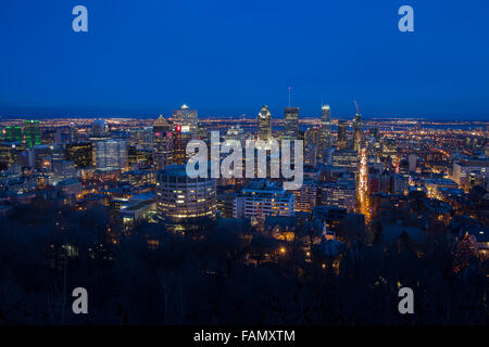 Una splendida vista del centro cittadino di Montreal durante la notte Foto Stock