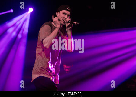 Rosemont, Illinois, Stati Uniti d'America. 30 Dic, 2015. Il rapper di Chicago PROBCAUSE suona dal vivo durante la reazione di Capodanno mostra a Donald E. Stephens Convention Center in Rosemont, Illinois © Daniel DeSlover/ZUMA filo/Alamy Live News Foto Stock