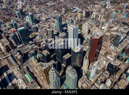 Birds Eye vista aerea del centro cittadino di Toronto e quartiere finanziario e degli affari. Guardando a Nord Ovest. Foto Stock