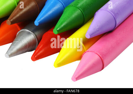 Set di matite colorate su sfondo bianco Foto Stock