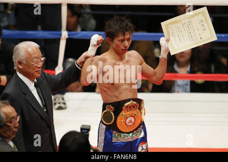 Generale Ota-City palestra, Tokyo, Giappone. 31 Dic, 2015. Ryoichi Taguchi (JPN), 31 dicembre 2015 - Pugilato : WBA Lightfly peso titolo bout in generale Ota-City palestra, Tokyo, Giappone. Takashi Uchiyama vinto da TKO dopo il 3° round. © Yusuke Nakanishi AFLO/sport/Alamy Live News Foto Stock