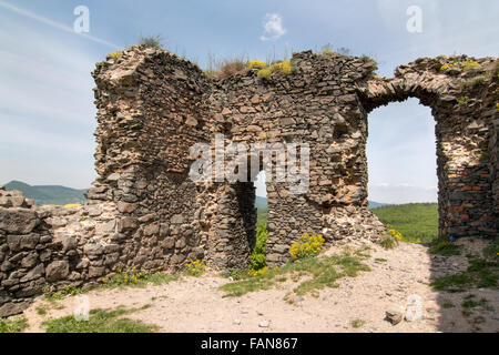 Rovine del Castello Kostalov sulla collina Kostalov, Repubblica Ceca Foto Stock