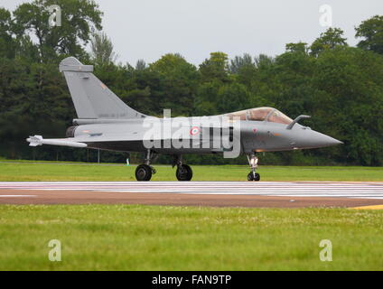 Il francese Dassault Rafale sulla pista di The Royal International Air Tattoo 2012 Foto Stock