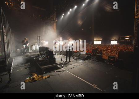 Il 30 agosto 2015 - Circa le onde eseguire sul palco del giorno 3 di festival di Leeds, 2015 © Myles Wright/ZUMA filo/Alamy Live News Foto Stock