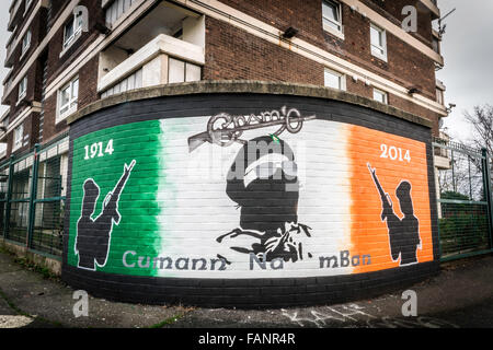 Cumann Na mBhan donne dell'Irlanda Irish Republican murale di Belfast nuova area del lodge. Foto Stock