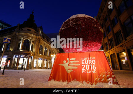 Swidnicka street, Wroclaw, Polonia. Il logo del 2016 EHF Unione di Pallamano campionato a Swidnicka street nel centro di Wroclaw, uno del torneo Città ospitanti Credito: Piotr Zajac/Alamy Live News Foto Stock