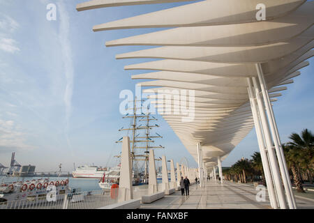 El Muelle Dos waterfront e sviluppo presso il porto, conosciuta come El Palmeral de las Sorpresas, in Malaga, Andalusia, Spagna. Foto Stock