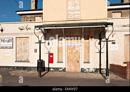 A Saxmundham stazione ferroviaria, intavolato e lasciare a est la linea di Suffolk, Suffolk, Regno Unito Foto Stock