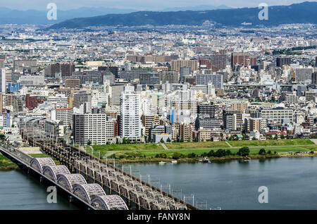 Vista degli uffici ed edifici residenziali da Kita-ku, Osaka, Giappone Foto Stock