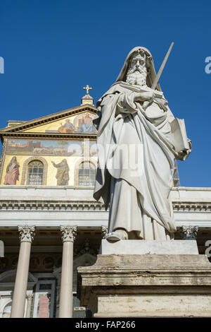 Statua in aprire il chiostro di san Paolo (Paolo) in Italia, Roma Foto Stock