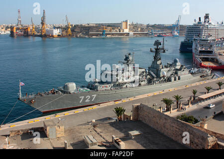 La marina russa frigate RFS 727 Yaroslav Mudry a Malta il Grand Harbour Foto Stock