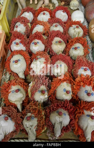 Forche, nello Stato di Washington, USA. Decimo Sep, 2015. La bambola di teste sono in mostra in un museo in forcelle, nello Stato di Washington, USA, 10 settembre 2015. Ex idraulico John Anderson ha raccolto lavato fino gli elementi in una spiaggia in tutta la sua vita e lo trasformò in un museo. Foto: CHRIS MELZER/dpa/Alamy Live News Foto Stock