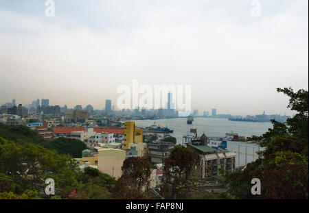 Vista della skyline a Xizi Bay, Kaohsiung, Taiwan Foto Stock