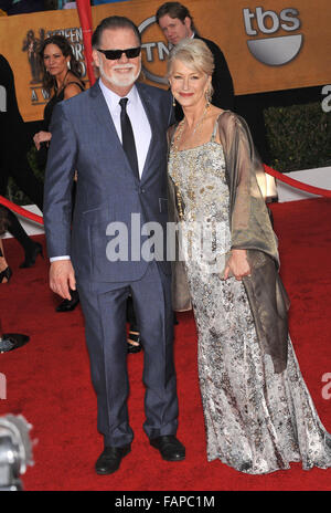 LOS ANGELES, CA - 23 gennaio 2010: Helen Mirren & Taylor Hackford al XVI schermo annuale attore Guild Awards presso lo Shrine Auditorium. Foto Stock