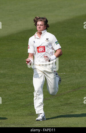 FILE DI FOTO: Hove, East Sussex, Regno Unito. Xx Aprile, 2015. Il Sussex Matteo Hobden entra in vaso durante il giorno due della contea di LV gara di campionato tra Sussex e Worcestershire al brightonandhovejobs.com county ground a Hove. Aprile 20, 2015. Credito: James Boardman/Alamy Live News Foto Stock