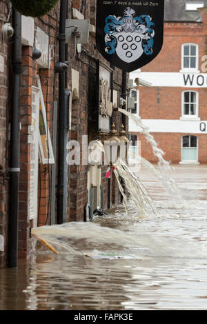 York inondazioni verificatesi dopo il fiume Ouse e Foss allagata nel dicembre 2015 Foto Stock