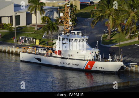 US Coast Guard barca ormeggiata nel porto Everglades Fl Foto Stock