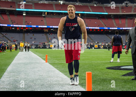 Houston, Texas, Stati Uniti d'America. 3 gennaio, 2016. Houston Texans difensivo fine J.J. Watt (99) sorrisi a tifosi prima di un gioco di NFL tra Houston Texans e Jacksonville Jaguars a NRG Stadium di Houston, TX su gennaio 3rd, 2016. Credito: Trask Smith/ZUMA filo/Alamy Live News Foto Stock